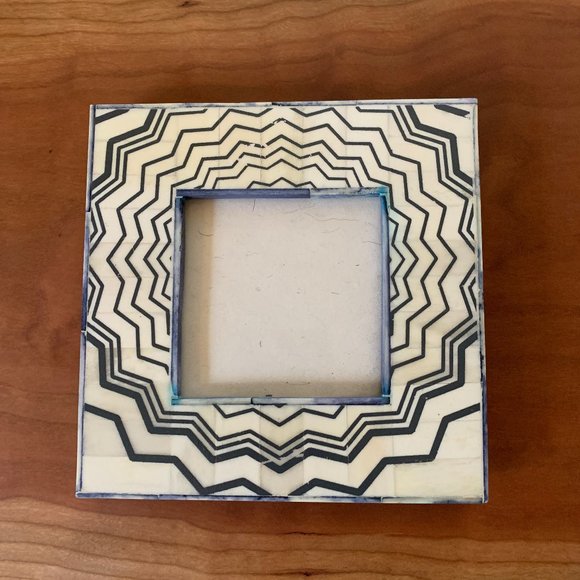Shiraleah Chicago Picture Frame - Picture 1 of 3